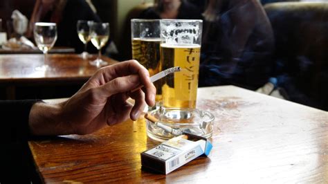 uk smoking ban in pubs